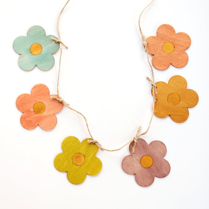 Make this: Painted wooden flower garland DIY tutorial