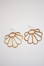 Load image into Gallery viewer, Deco Shell Earrings