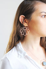 Load image into Gallery viewer, Deco Shell Earrings