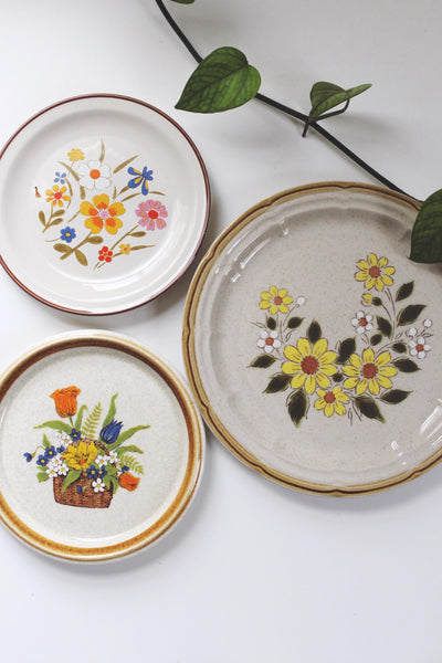 Vintage Plate With Flowers - Japanese Stoneware