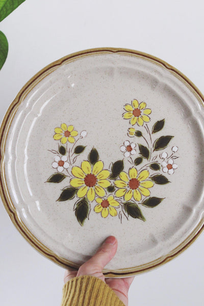 Vintage Plate With Flowers - Japanese Stoneware