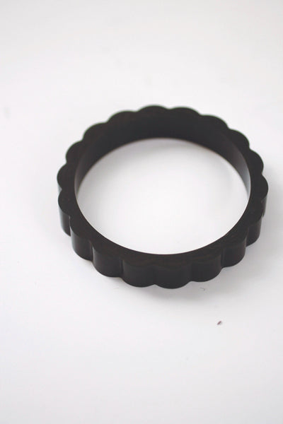 Vintage Green Scalloped Carved Bakelite Bangle Bracelet