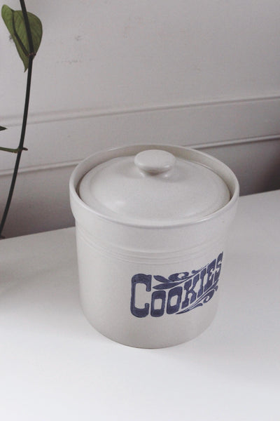 Vintage Cookie Jar Canister - Pfaltzgraff Yorktowne, Stoneware 60s