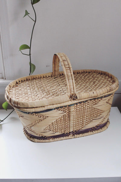 Vintage Picnic Basket - Woven Wicker Rattan - Cottagecore