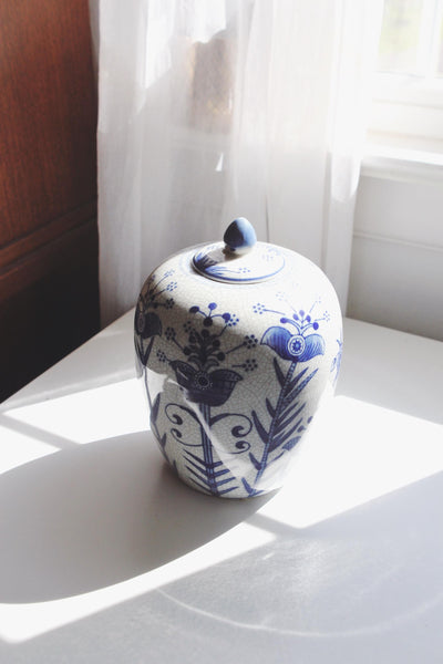 Vintage Ginger Jar, Temple Jar - Chinese Chinoiserie Floral Blue and White Porcelain