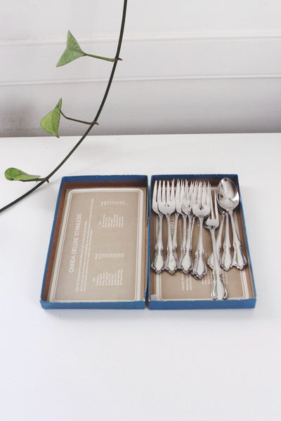 Vintage Stainless Steel Cutlery Flatware Set - Oneida Gillidacraft Deluxe - Forks Spoons
