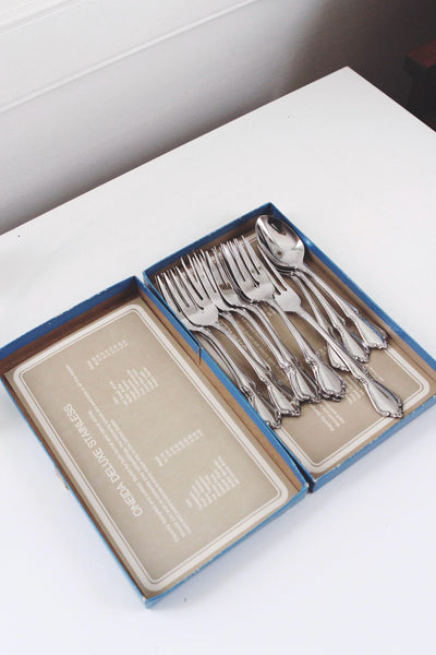 Vintage Stainless Steel Cutlery Flatware Set - Oneida Gillidacraft Deluxe - Forks Spoons