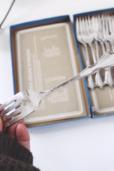 Vintage Stainless Steel Cutlery Flatware Set - Oneida Gillidacraft Deluxe - Forks Spoons