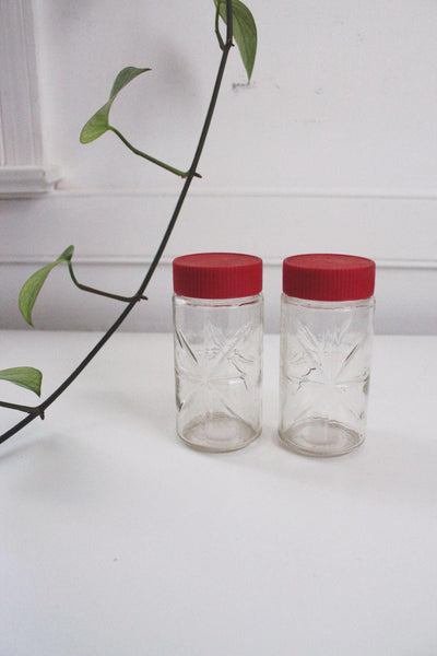 Vintage Glass Salt Pepper Shakers Spice Jars Atomic Starburst Red Mid Century