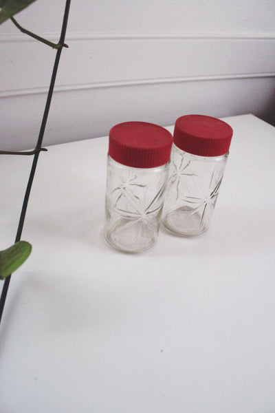 Vintage Glass Salt Pepper Shakers Spice Jars Atomic Starburst Red Mid Century