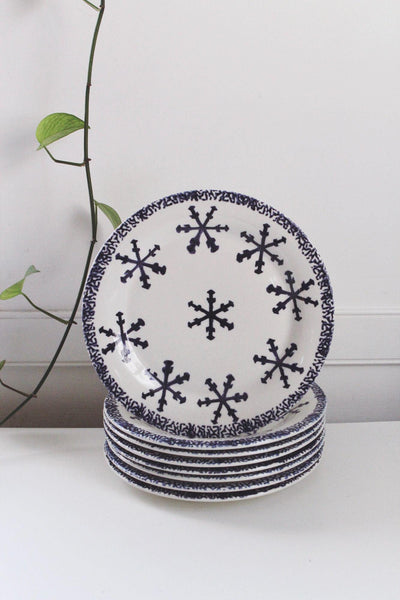 Vintage Holiday Snowflake Pattern Ceramic Dinner Plates Gibson Set Of 8 Blue White