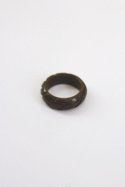 Vintage Olive Green Carved Swirl Bakelite Ring Size 5.5 Retro Art Deco 30s 40s