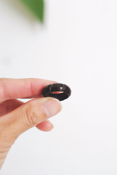 Vintage Black Carved Bakelite Ring Art Deco 30s 40s Swirl Design Size 5.25