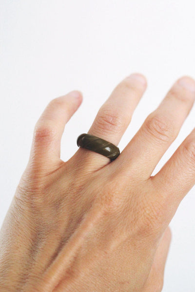 Vintage Olive Green Carved Swirl Bakelite Ring Size 5.5 Retro Art Deco 30s 40s