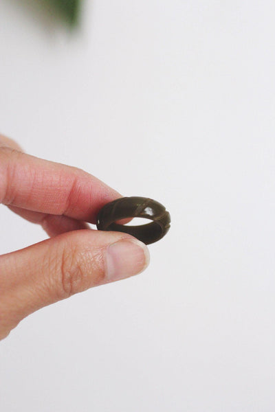 Vintage Olive Green Carved Swirl Bakelite Ring Size 5.5 Retro Art Deco 30s 40s
