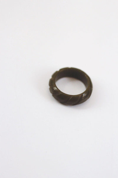 Vintage Olive Green Carved Swirl Bakelite Ring Size 5.5 Retro Art Deco 30s 40s