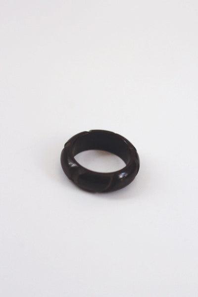 Vintage Black Carved Bakelite Ring Art Deco 30s 40s Swirl Design Size 5.25