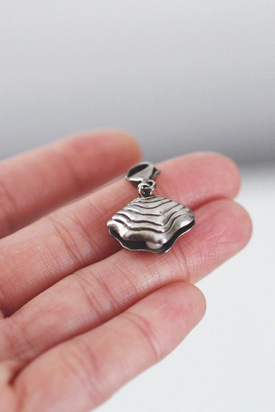 Vintage Sterling Silver Clamshell Hidden Pearl Charm Pendant 3D Shell Coastal Ocean