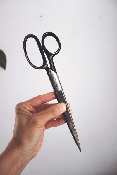 Vintage Italy Scissors Steel Black Enamel Handles Sewing Shears Fabric High Quality