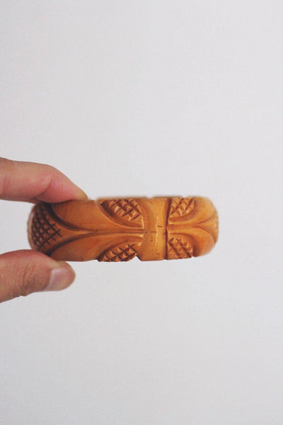Vintage Deeply Carved Bakelite Bangle Bracelet Creamed Corn Butterscotch Yellow Deco
