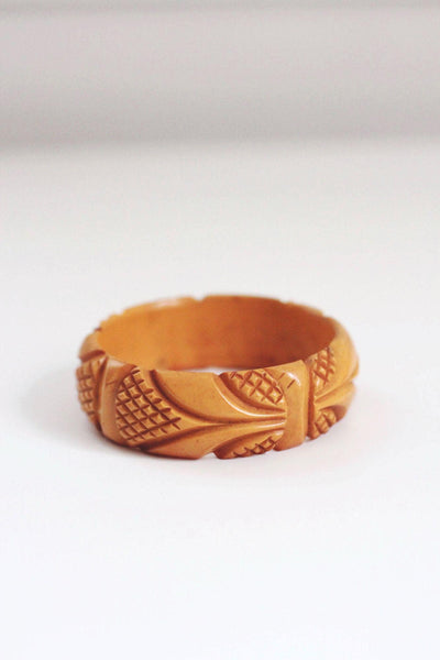 Vintage Deeply Carved Bakelite Bangle Bracelet Creamed Corn Butterscotch Yellow Deco