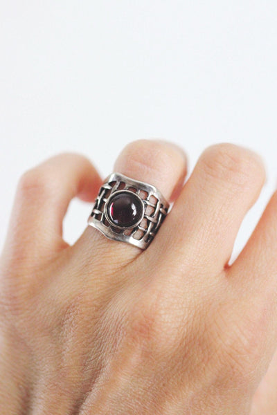 Modernist Brutalist Sterling Silver Garnet Statement Ring Grid Net A.S. Israel 925 Size 5