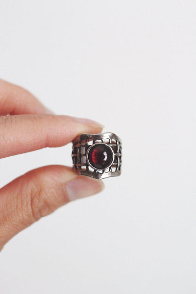 Modernist Brutalist Sterling Silver Garnet Statement Ring Grid Net A.S. Israel 925 Size 5