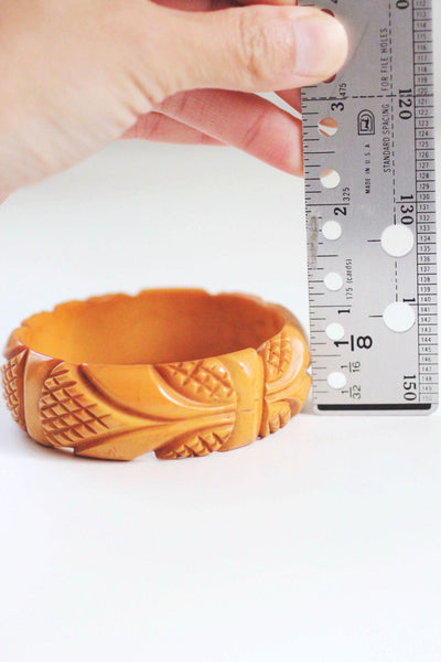 Vintage Deeply Carved Bakelite Bangle Bracelet Creamed Corn Butterscotch Yellow Deco