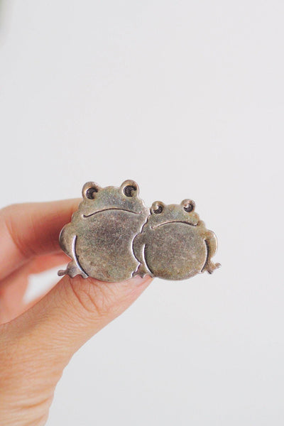 Vintage Double Frog Pin Brooch Frogie Pals Antiqued Brass Oxidized Animal Jewelry 70s