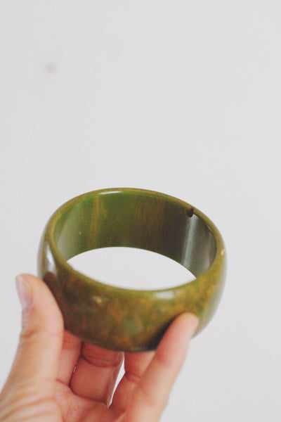 Vintage Creamed Spinach Olive Green Marbled Bakelite Bangle Bracelet Wide Chunky Swirl