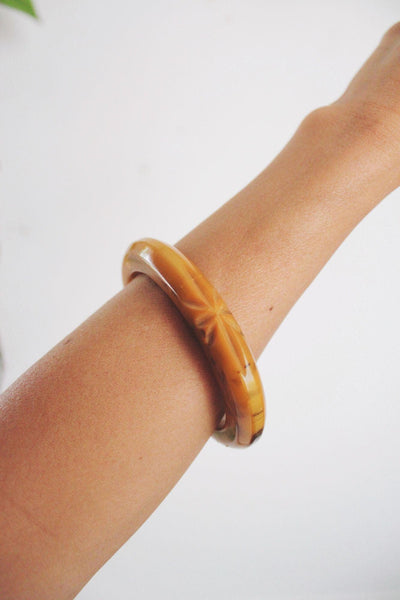 Vintage Carved Butterscotch Bakelite Bangle Bracelet Amber Brown Floral 30s 40a Art Deco