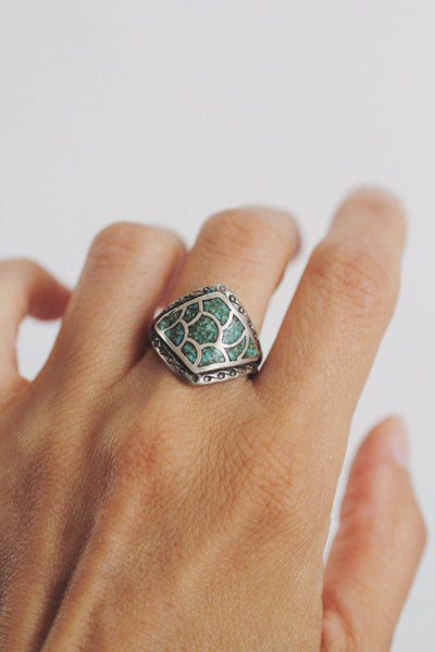 Vintage Sterling Silver Turquoise Chip Ring Fish Scale Inlay Mosaic Pattern Native American 7.75