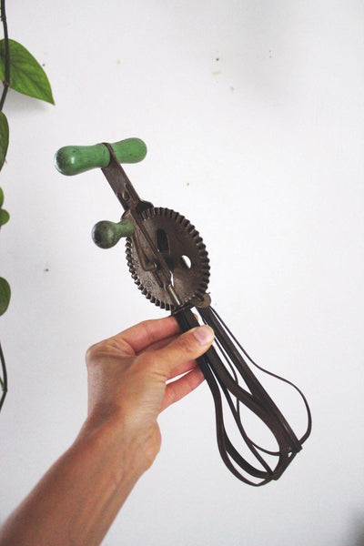 Vintage Mechanical Hand-Crank Egg Beater Rotary Hand Mixer Green Rustic Farmhouse