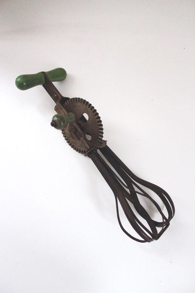 Vintage Mechanical Hand-Crank Egg Beater Rotary Hand Mixer Green Rustic Farmhouse