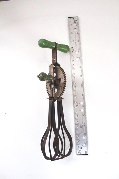 Vintage Mechanical Hand-Crank Egg Beater Rotary Hand Mixer Green Rustic Farmhouse