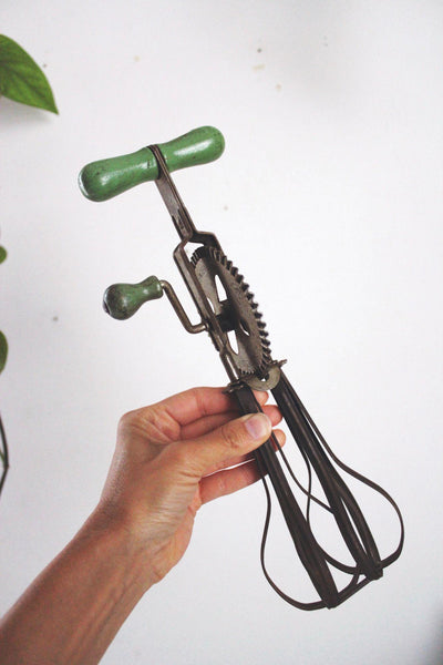 Vintage Mechanical Hand-Crank Egg Beater Rotary Hand Mixer Green Rustic Farmhouse
