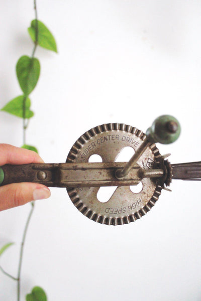 Vintage Mechanical Hand-Crank Egg Beater Rotary Hand Mixer Green Rustic Farmhouse