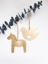 Load image into Gallery viewer, Dala Horse Ornament