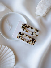 Load image into Gallery viewer, Coco Cream Tortoise Hair Clip Duo