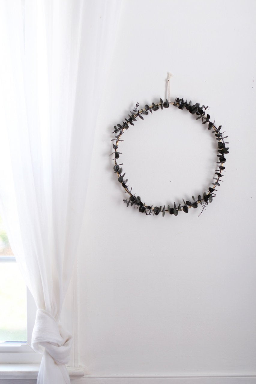 Minimalist Eucalyptus Wreath | Modern Wreath | Scandinavian Wreath | Minimalist Wreath | Fall Wreath | Christmas Holiday Wreath | DIY Kit