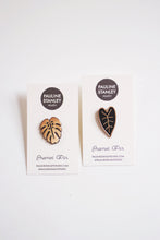 Load image into Gallery viewer, Heart Leaf Enamel Pin | Leaf Lapel Pin | Leaf Enamel Pin | Nature Pin | Leaf Badge | Black Leaf Pin | House Plant Pin | Plant Lapel Pin